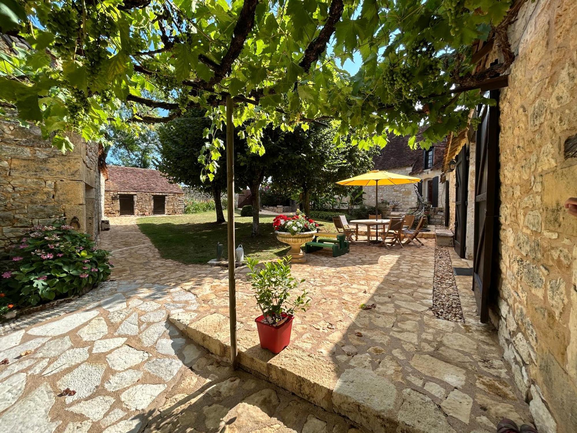 Demeure Du Vallon - Chambres D'Hotes De Charme Azerat Экстерьер фото