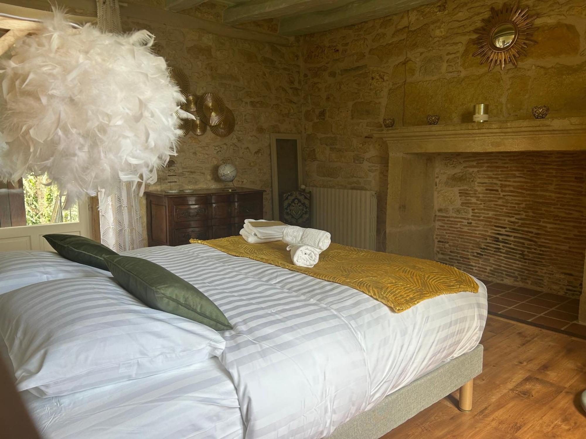 Demeure Du Vallon - Chambres D'Hotes De Charme Azerat Экстерьер фото